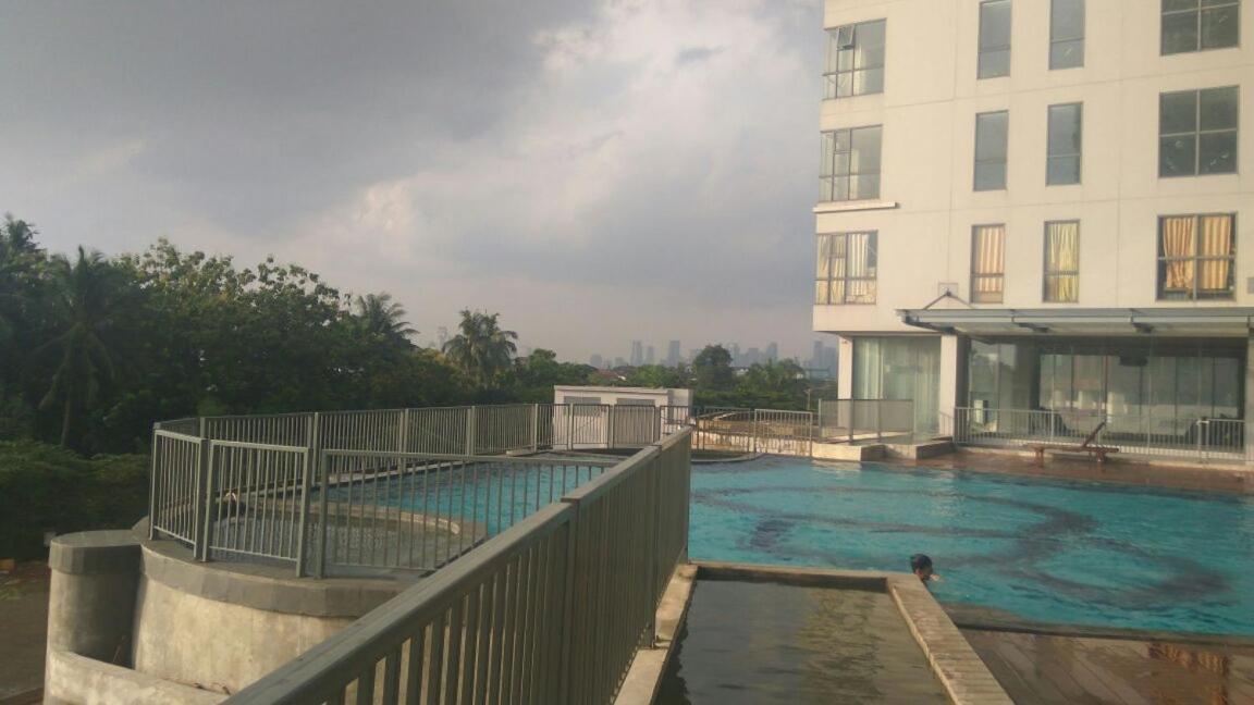 2 Bedrooms - Royal Olive Apartment - Pejaten South Of Jakarta Buitenkant foto