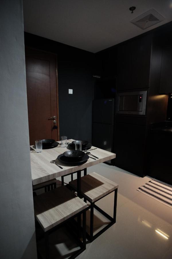 2 Bedrooms - Royal Olive Apartment - Pejaten South Of Jakarta Buitenkant foto